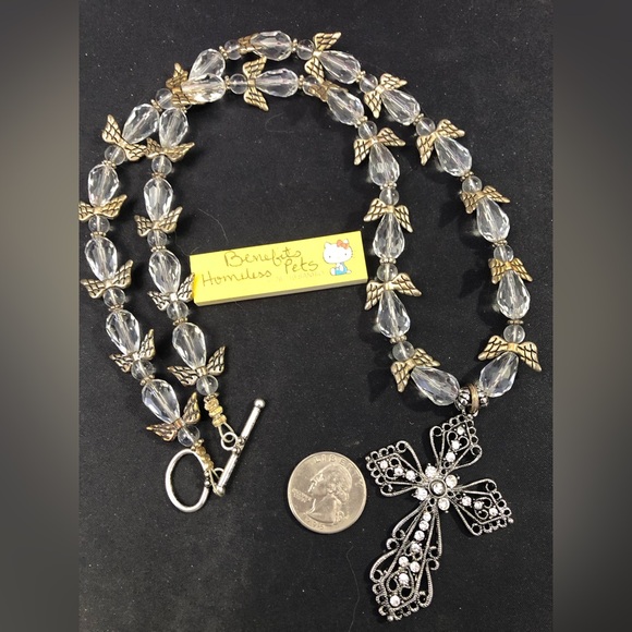 STUNNING hand strung crystal angels and cross necklace. - Picture 4 of 4